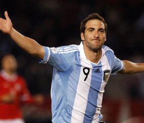 开云官网2026-基耶萨独舞亚平宁，桑巴军团碾压南美，足球世界的双面启示