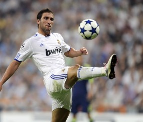 开云APP-英超争冠焦点战，波兰逆转英格兰，足球世界里的历史回响