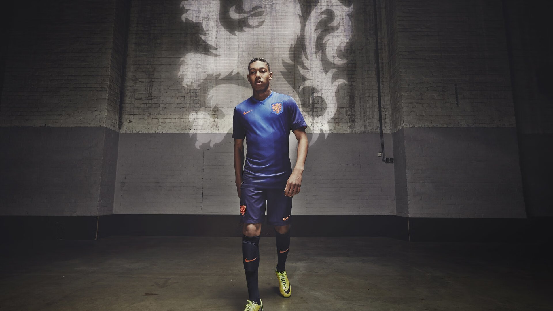 库里用三分雨浇灭上海队,当篮球智慧碾压肌肉长城