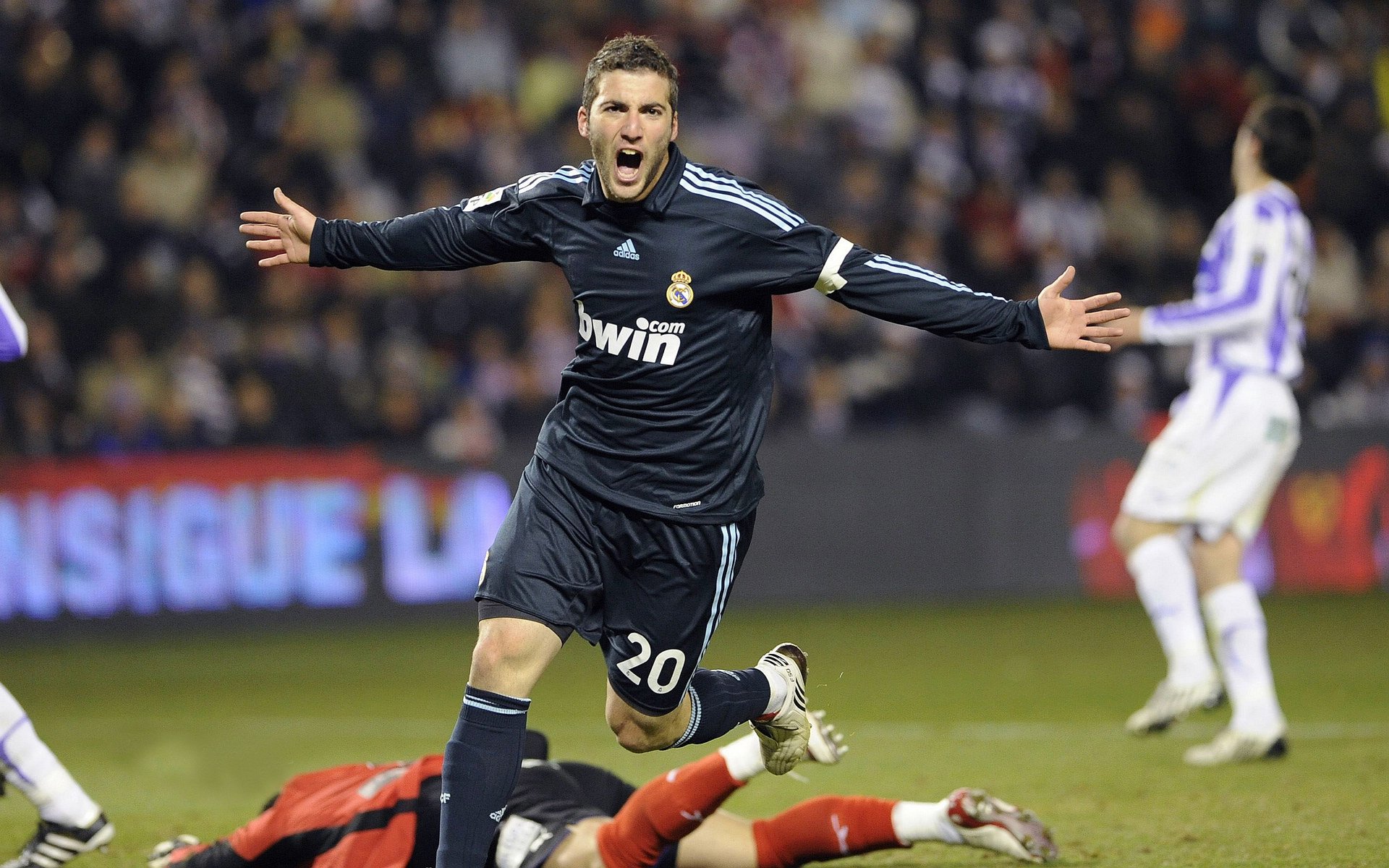 荷兰冲垮波兰,卡塞米罗如何成为橙色风暴的关键先生