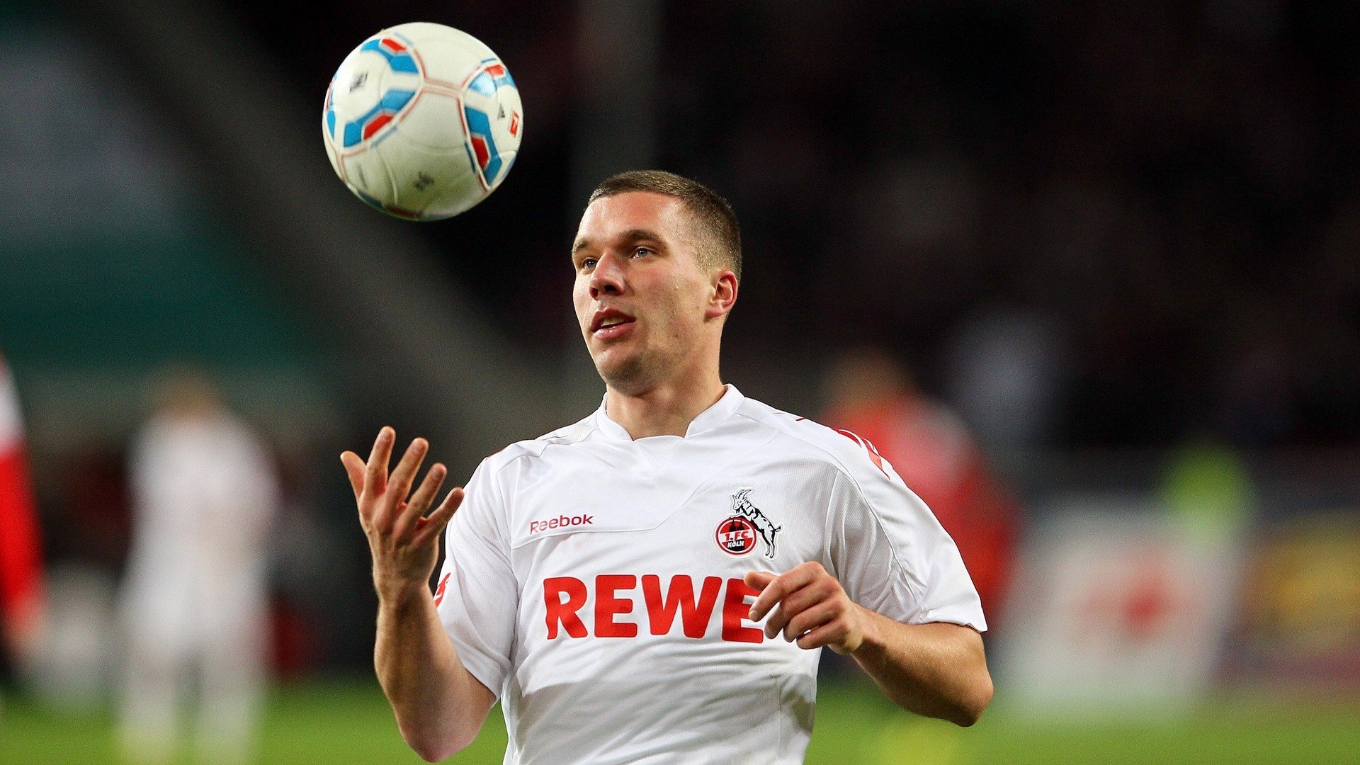 F1新赛季揭幕战硝烟未散，绿茵场加时鏖战再续法阿百年恩怨